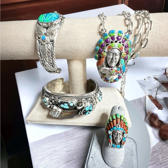 Up to 30% Off entire closet… don’t miss out! Make Me An Offer!! - Picture 6 of 15